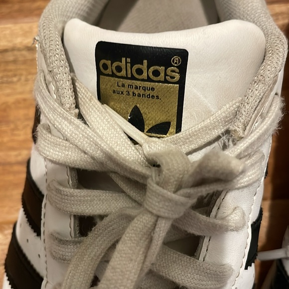 Adidas Women’s superstar size 8.5 - Picture 5 of 10